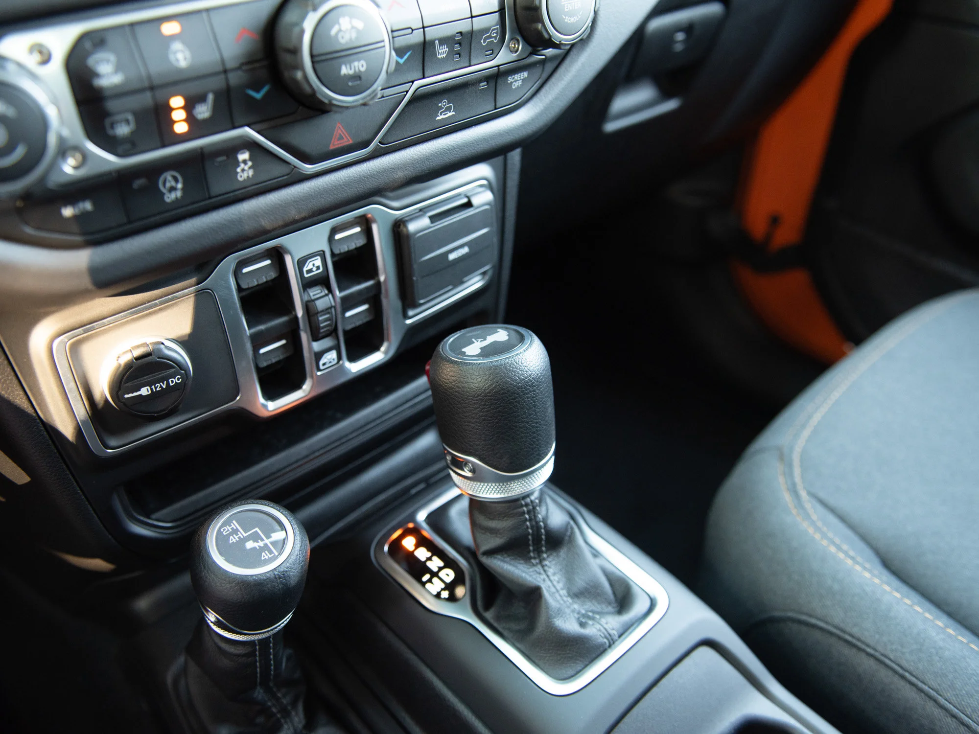 Used 2025 joose Jeep Sahara* 4 Door 4x4, Heated Seats/Wheel, Remote Start image 19