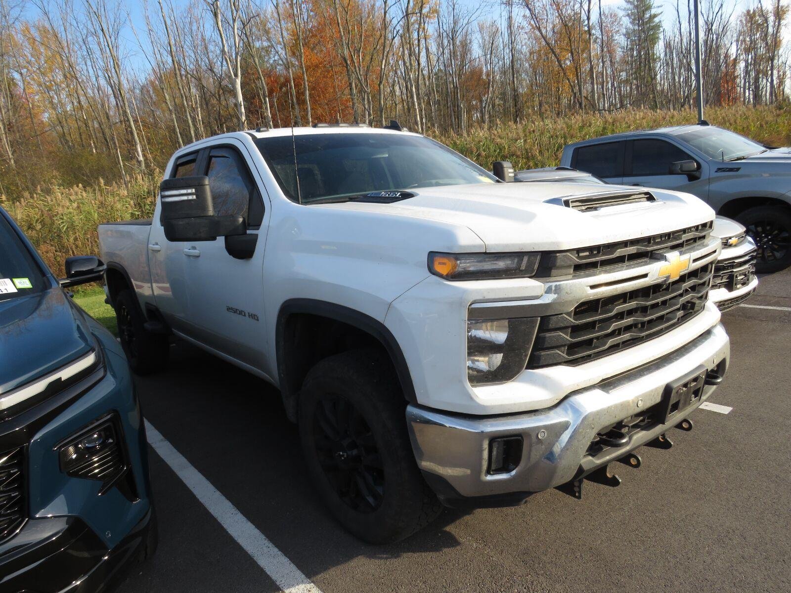 Used 2025  Chevrolet  image 14