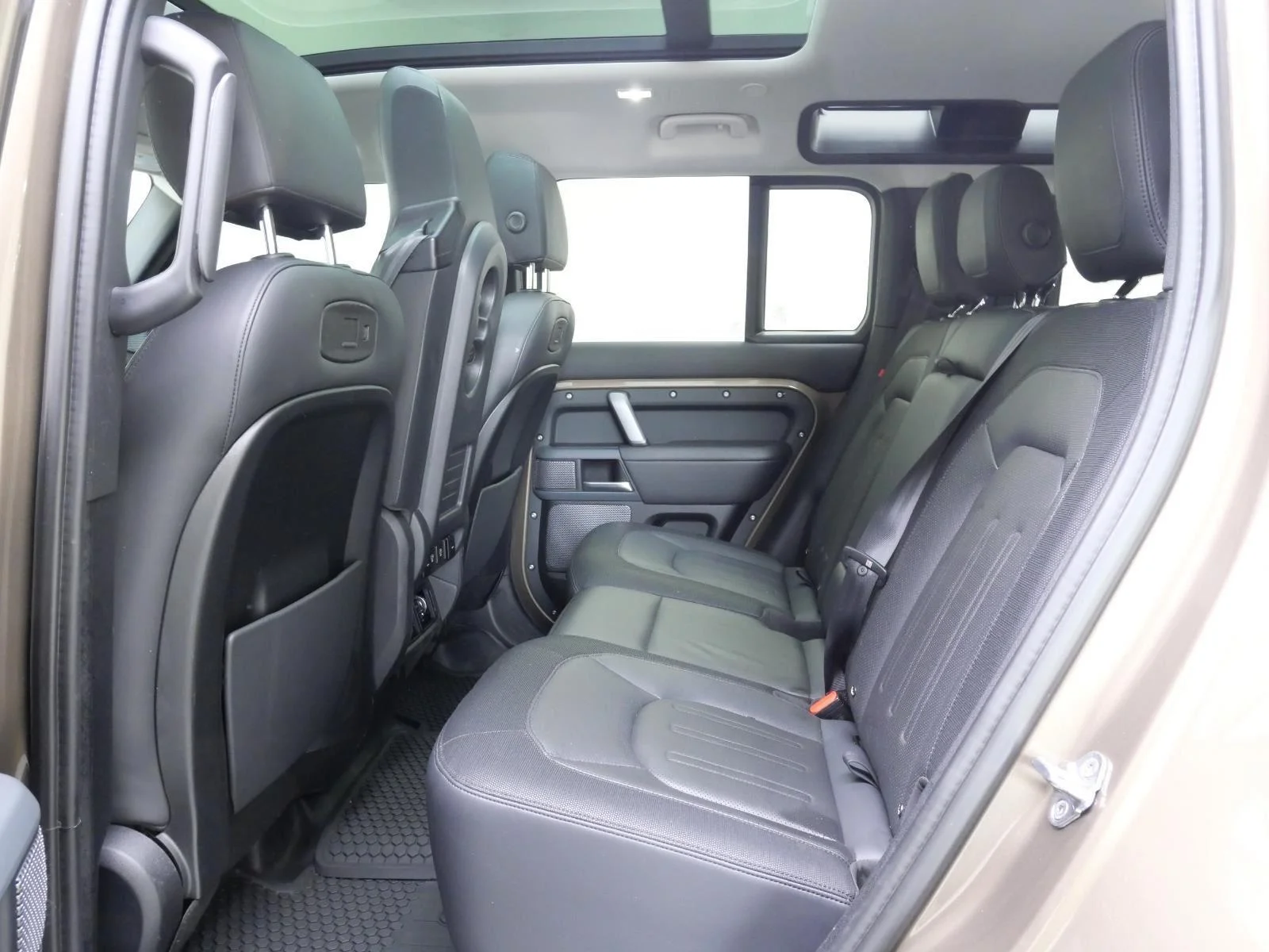 Used 2022 Gondwana Stone Metallic Land Rover X-Dynamic HSE image 33