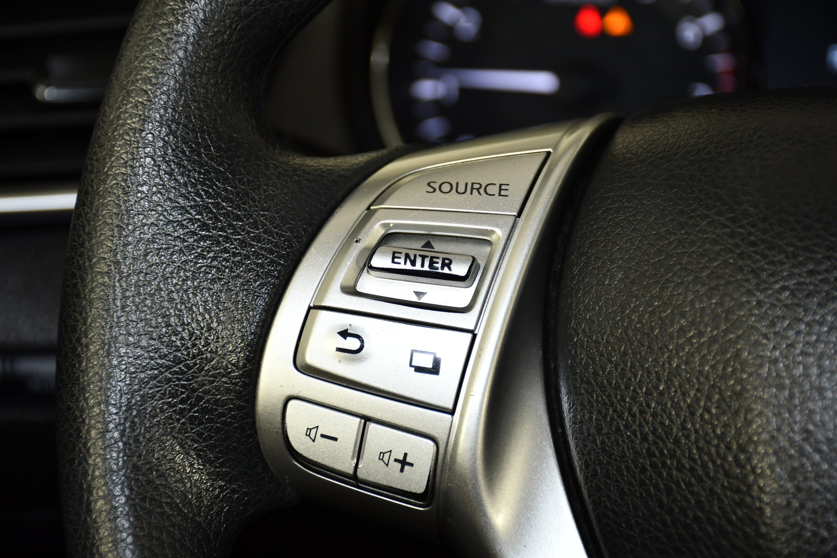 Used 2015 Glacier White Nissan S image 20