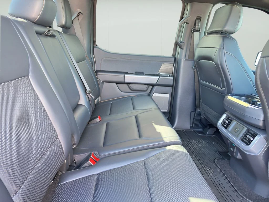 New 2025 Carbonized Gray Metallic Ford LARIAT image 38