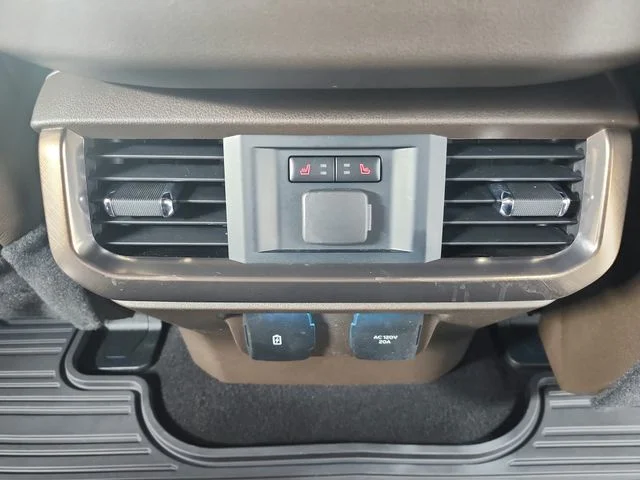 Used 2025 White Ford King Ranch image 40