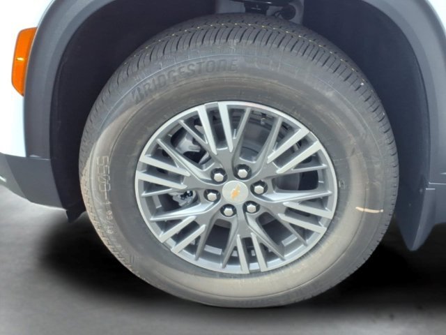 New 2027 Polar White Tricoat Chevrolet LT image 15