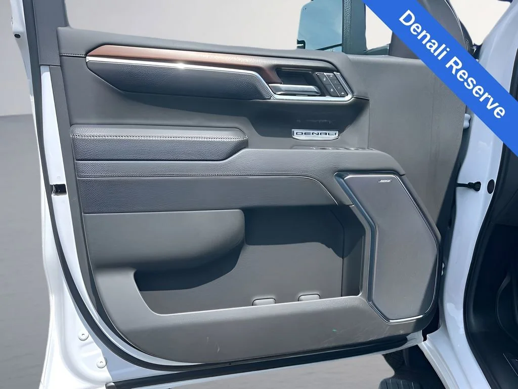 Used 2024 White Frost Tricoat GMC Denali image 12