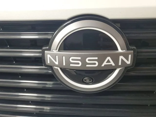 New 2025 Two-tone Everest White TriCoat / Super Black Nissan SL image 14