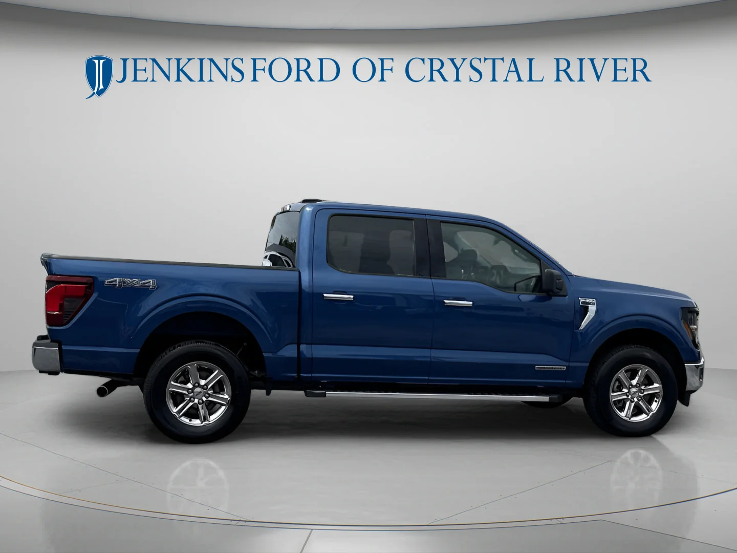 Used 2024 Atlas Blue Metallic Ford XLT image 3