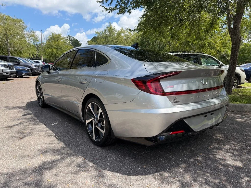 Used 2022 Shimmering Silver Hyundai SEL Plus image 4