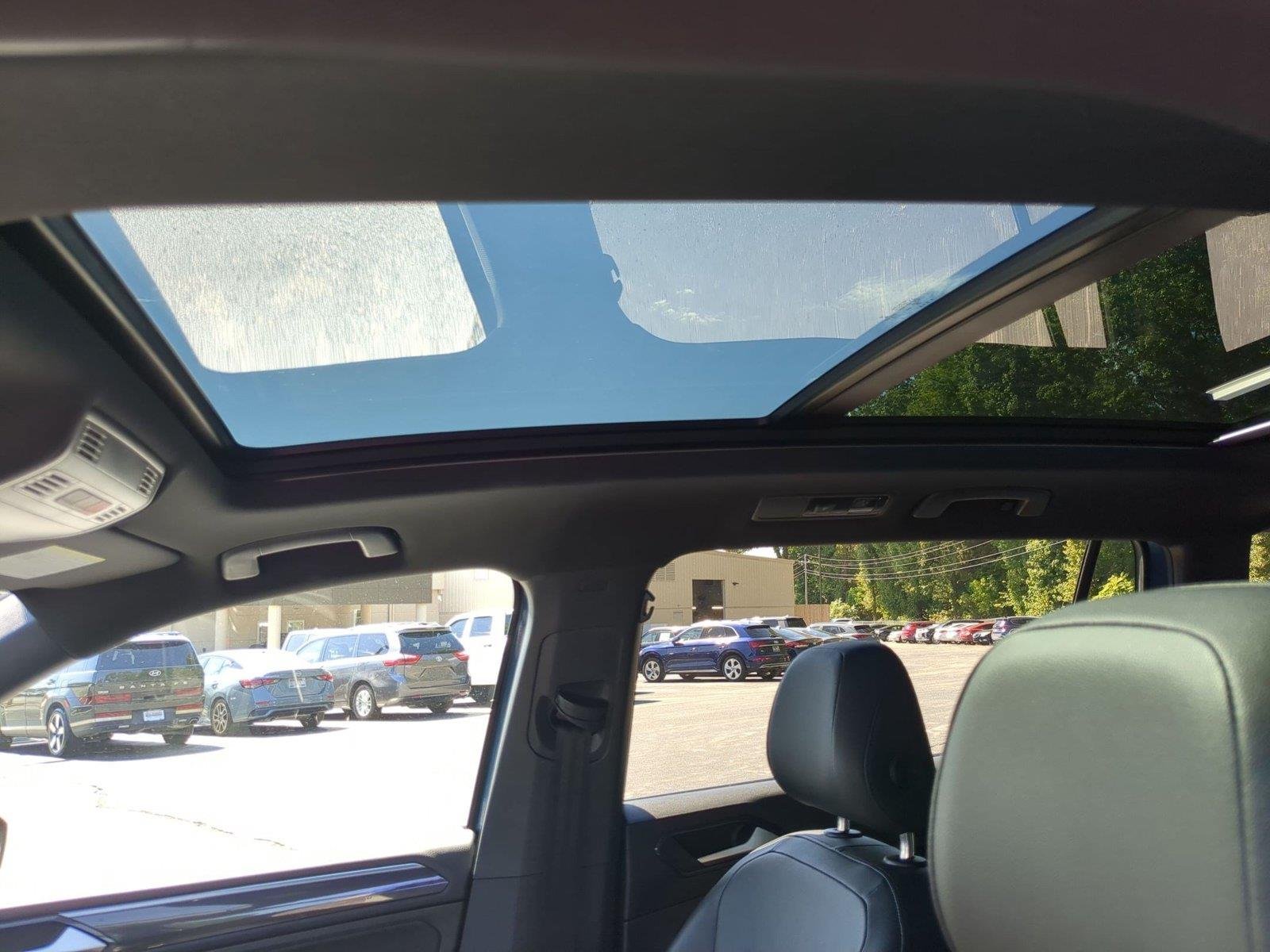 Used 2018 BLUE VOLKSWAGEN  image 23
