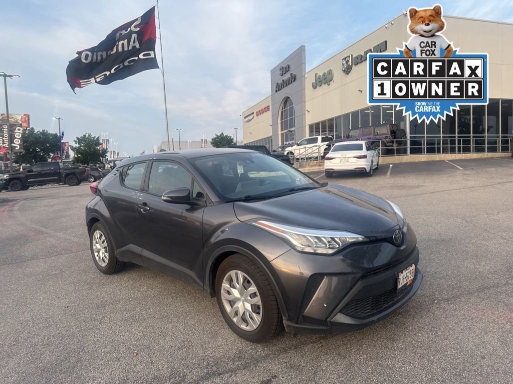 2021 Toyota C-HR LE's photo