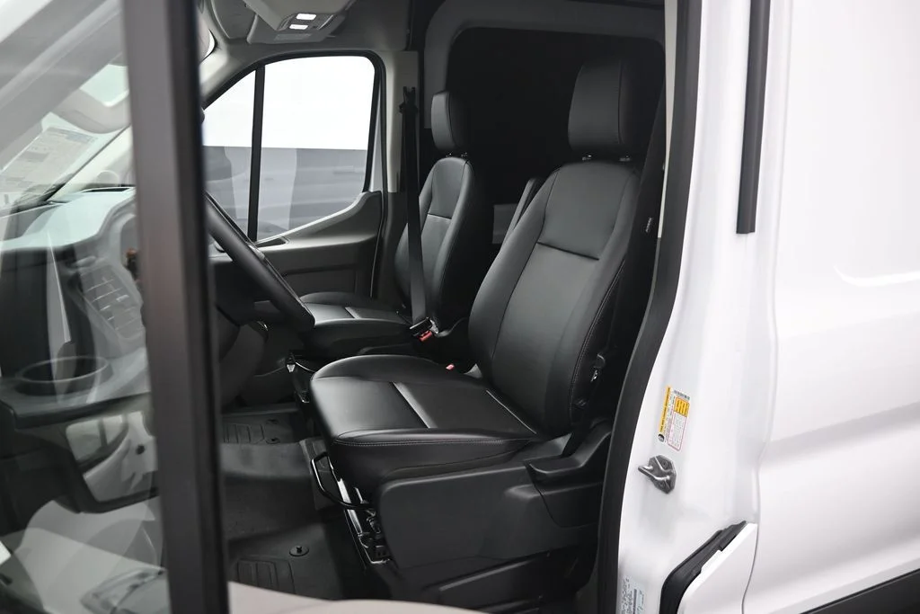 New 2026 Oxford White Ford Base image 8