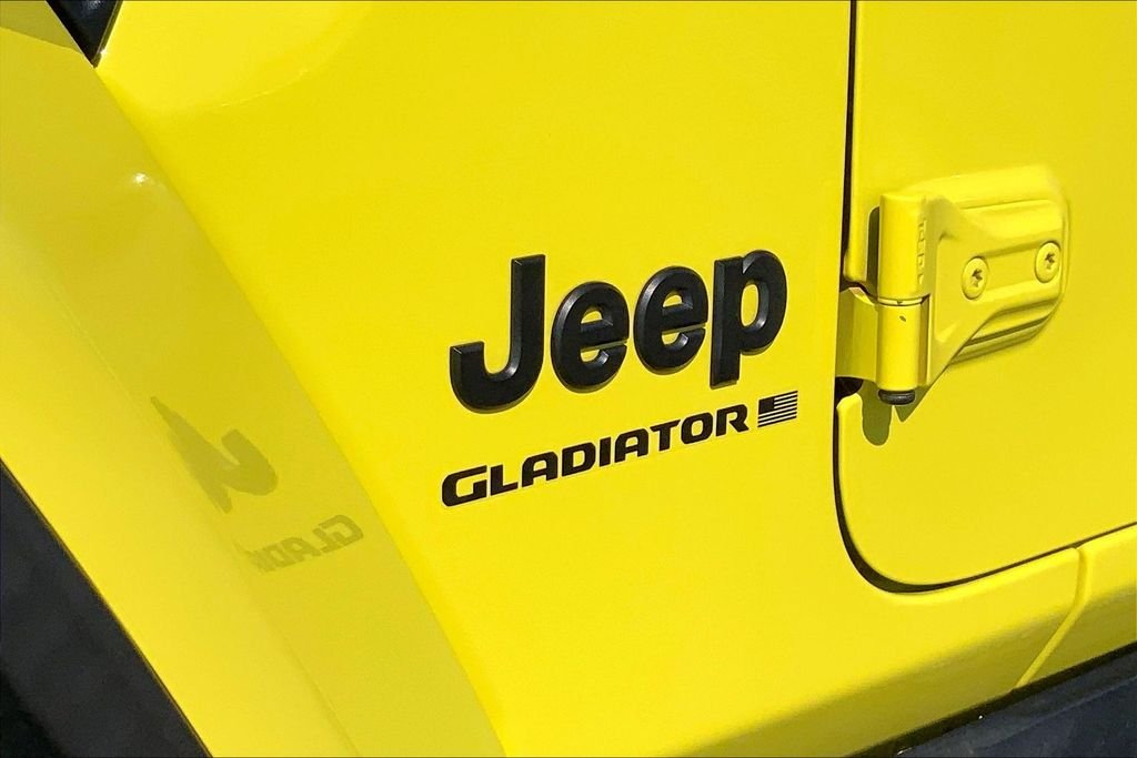 Used 2023 Yellow Jeep Sport S image 24