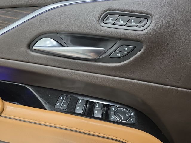 Used 2021 White Cadillac Sport image 28