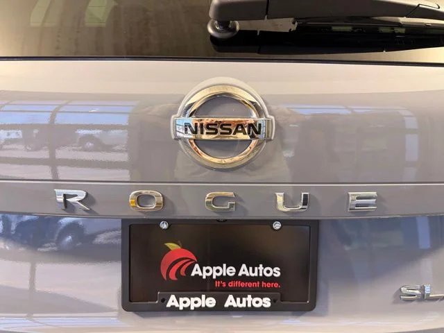 Certified Used 2021 Gray Nissan SL image 10