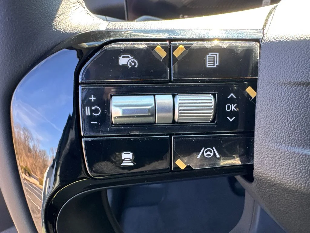 New 2026 White Kia S image 25