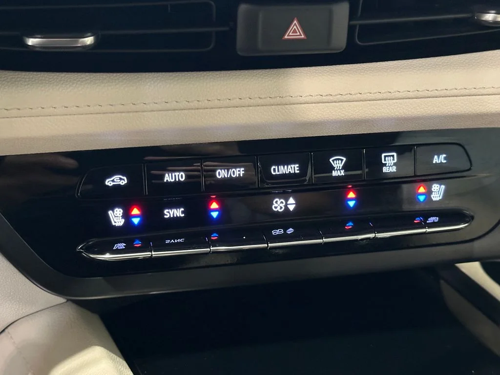 Used 2023 White Buick Avenir image 24