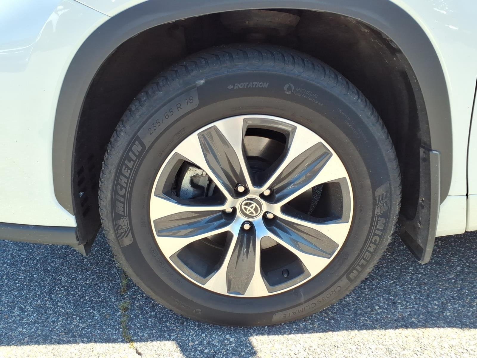Used 2021 Blizzard Pearl Toyota XLE image 10