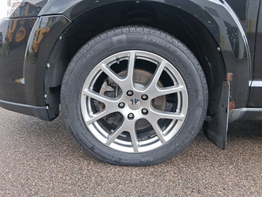 Used 2013 Brilliant Black Crystal Pearlcoat Dodge R/T image 12