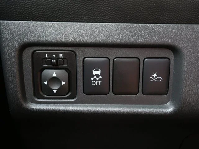 Certified Used 2024 Jet Black Metallic Mitsubishi ES image 16