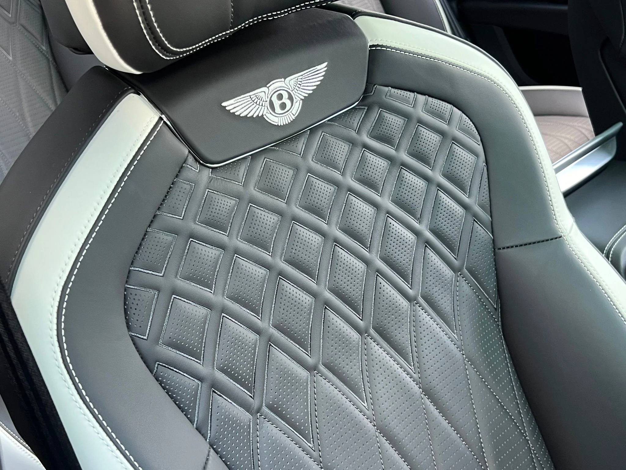 Used 2023  Bentley Speed image 39