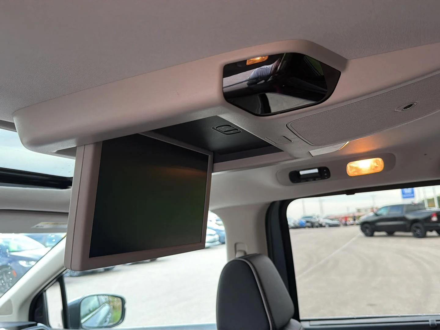Used 2025 Sonic Gray Pearl Honda Touring image 11