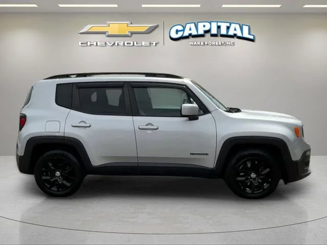 Used 2015 Silver Jeep Latitude image 6