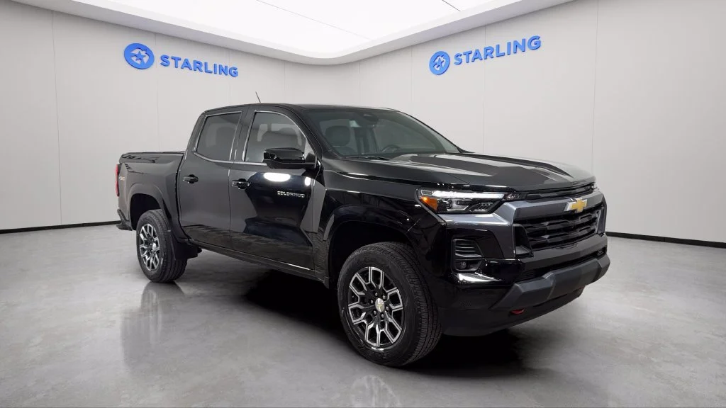 Used 2023 BLACK Chevrolet 4WD LT image 14