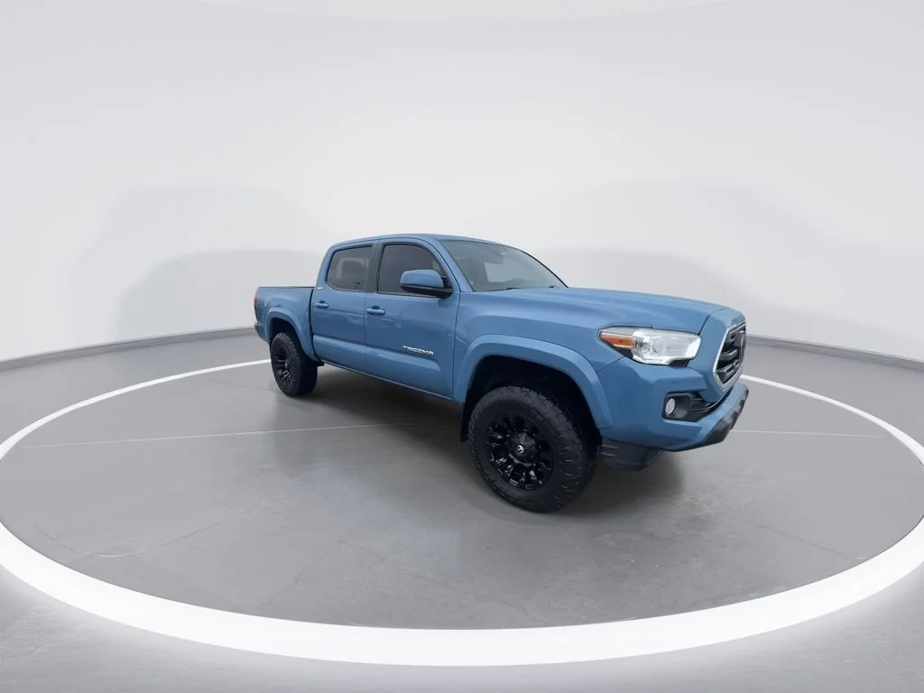 Used 2019 Blue Toyota SR5 image 2