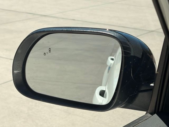 Used 2025 White Kia S image 8