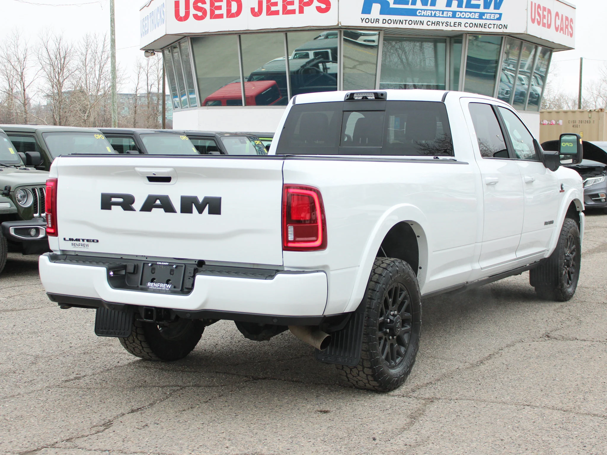 Certified Used 2025 White RAM Limited * Cummins Diesel | 5th Wheel & Gooseneck | Adaptive Cruise | Apple CarPlay | Tonneau Cover image 16