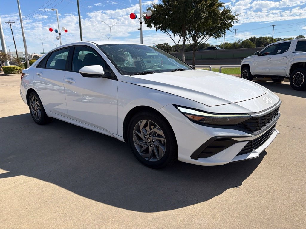 Used 2024 White Hyundai SEL image 13