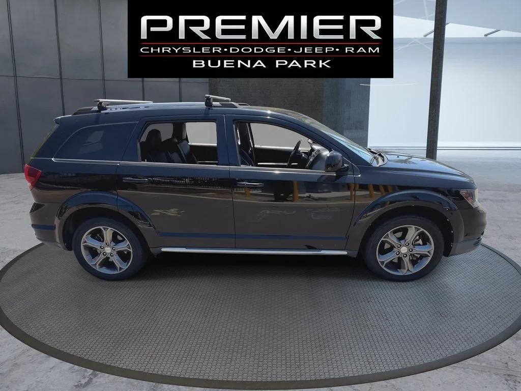 Used 2017 Black Dodge Crossroad image 9