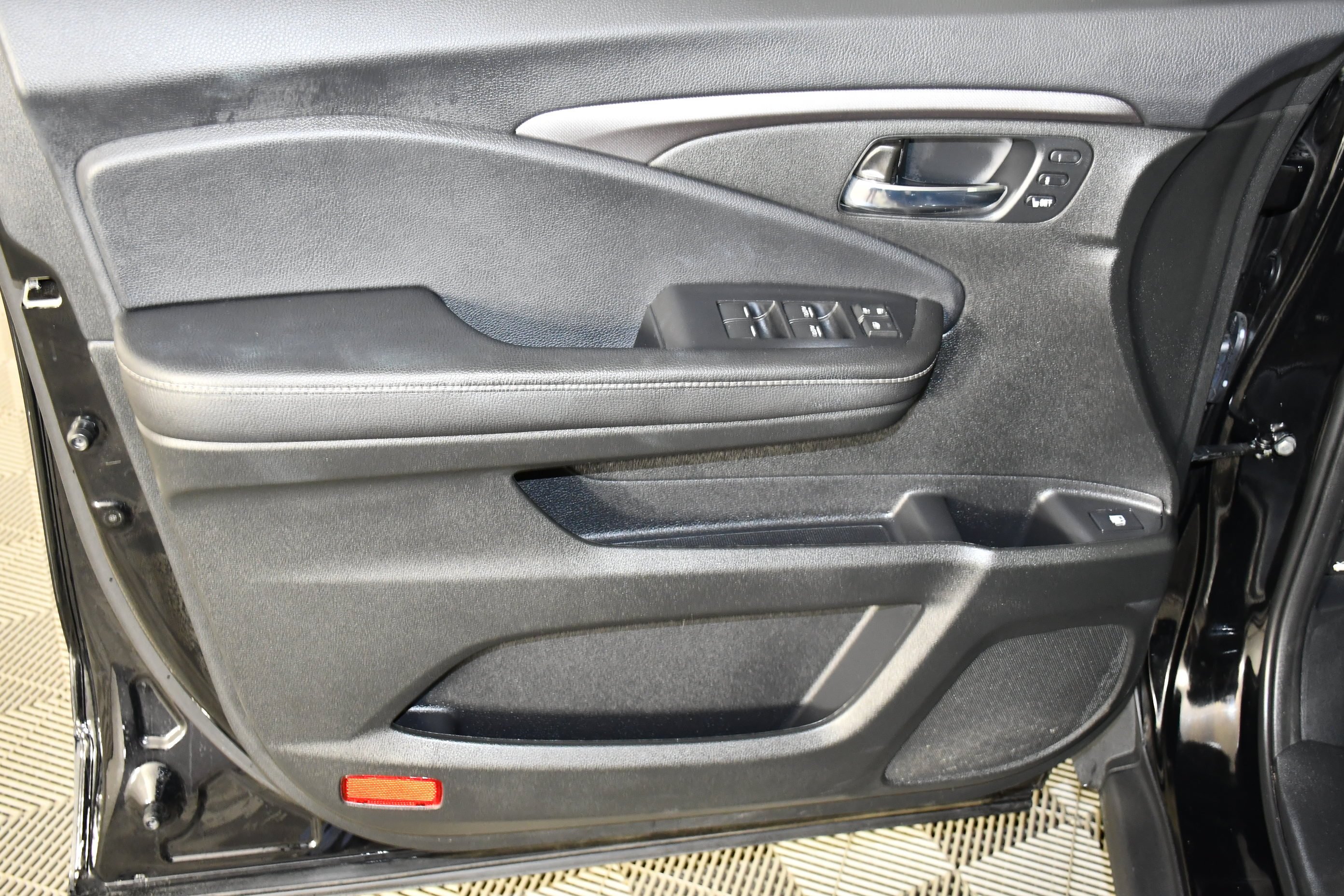 Certified Used 2024 Crystal Black Pearl Honda AWD RTL image 24