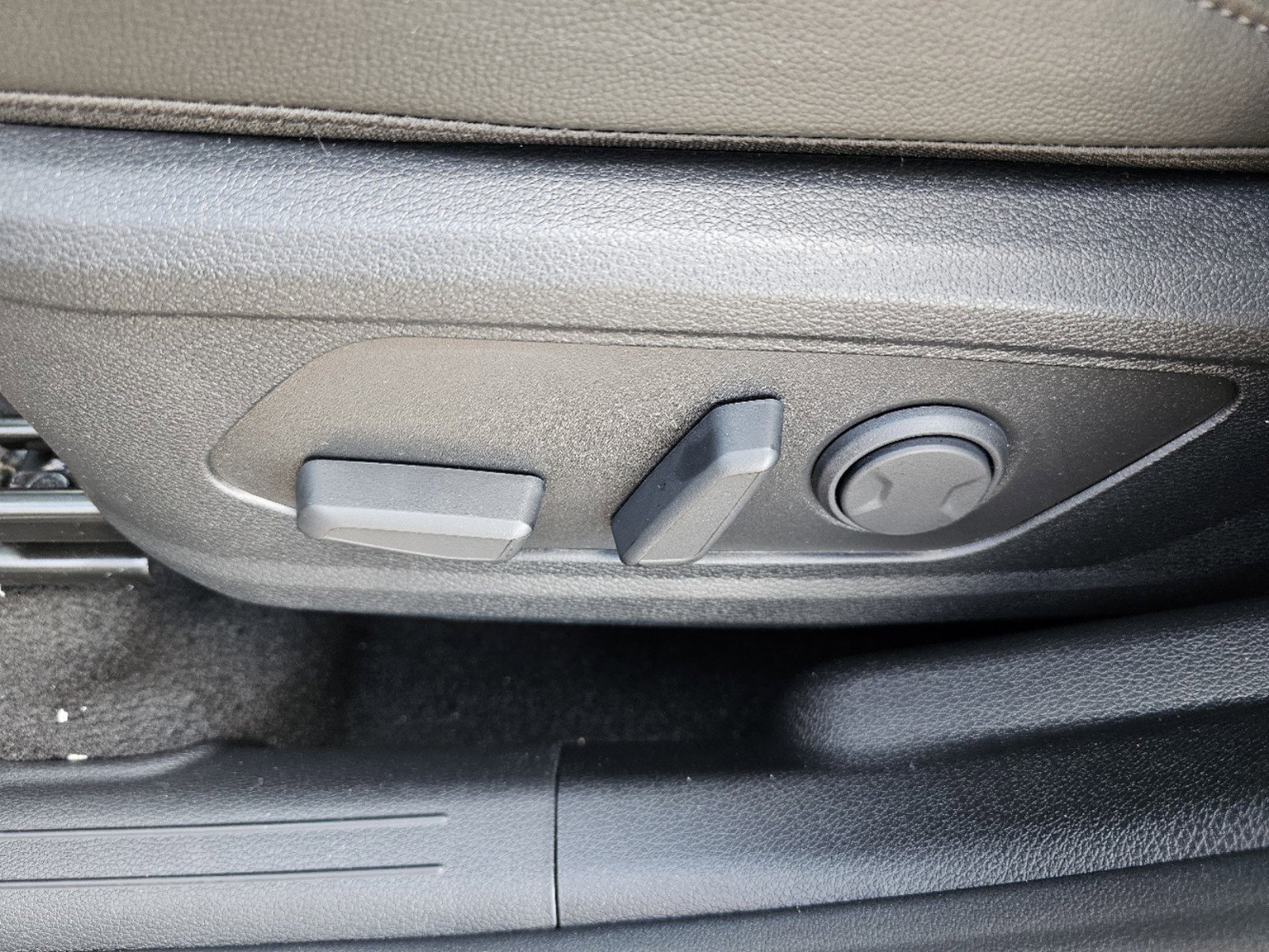 2025 Kia Sportage EX - Photo 17