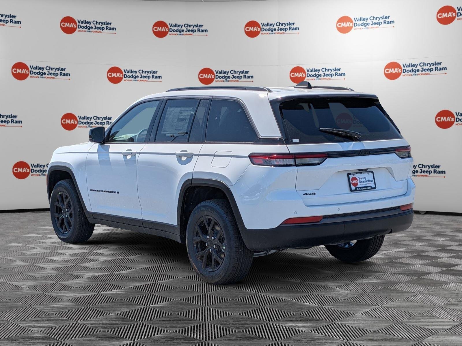 New 2026 Bright White Clear-Coat Exterior Paint Jeep Laredo Altitude image 7