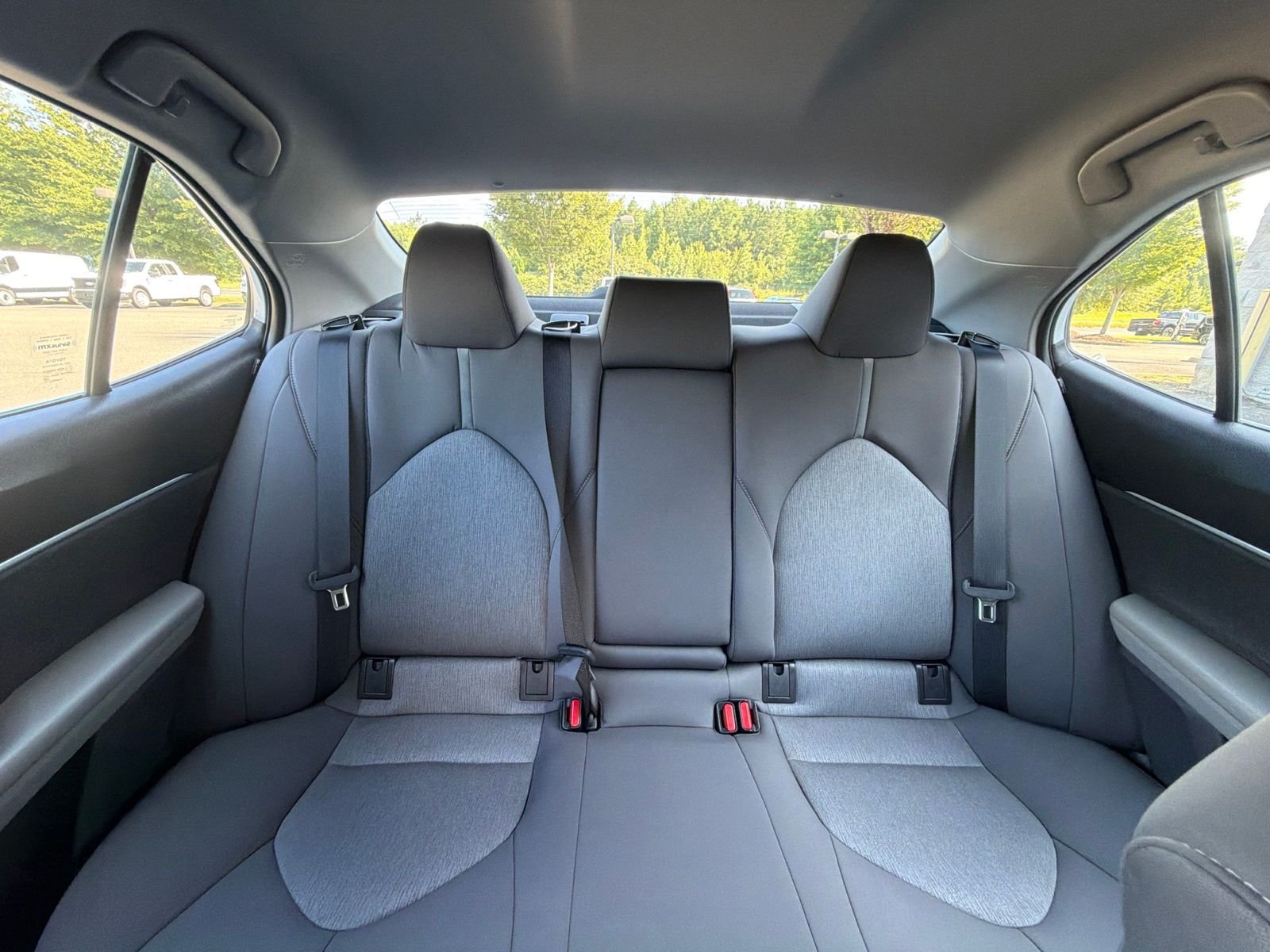 Used 2022 White Toyota LE image 26