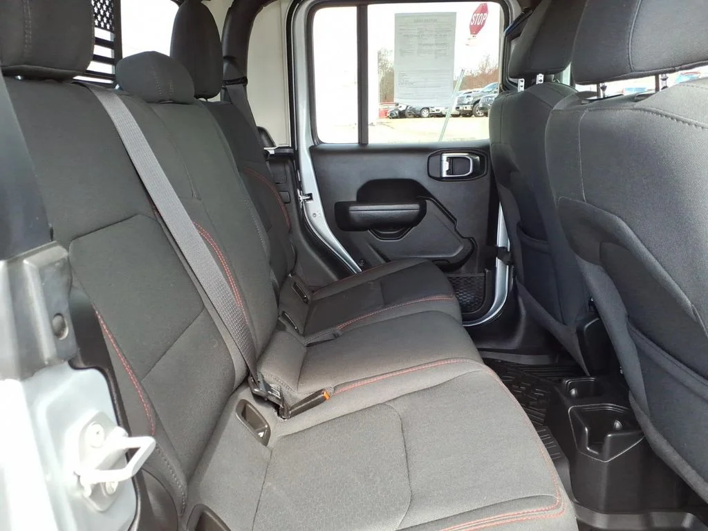 Used 2023 Silver Jeep Rubicon image 10