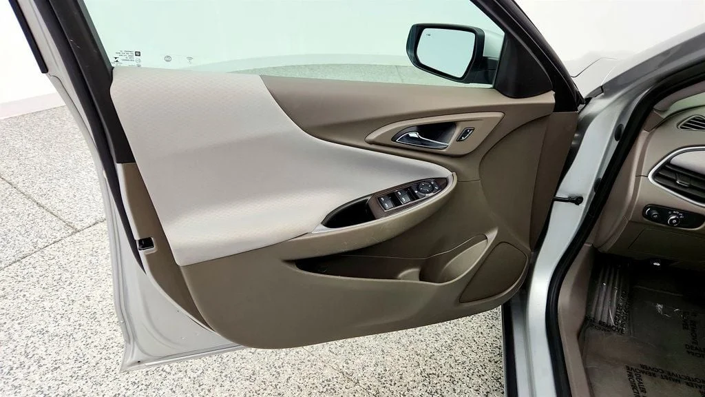 Used 2022 Silver Ice Metallic Chevrolet 4dr Sedan FL w/ Driver Confidence Pkg image 10