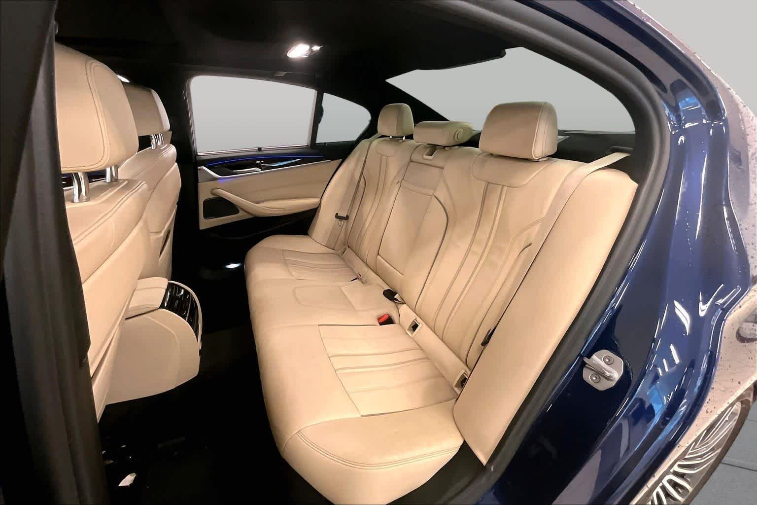 Used 2019 Mediterranean Blue Metallic BMW 530e iPerformance image 17