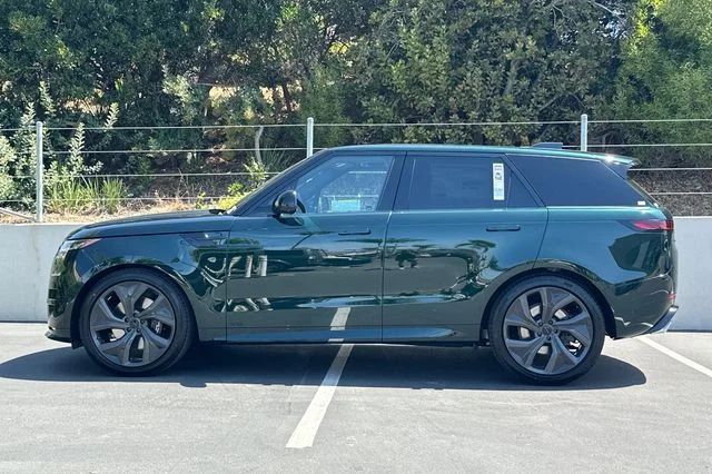 New 2026 British Racing Green Land Rover Dynamic SE image 2