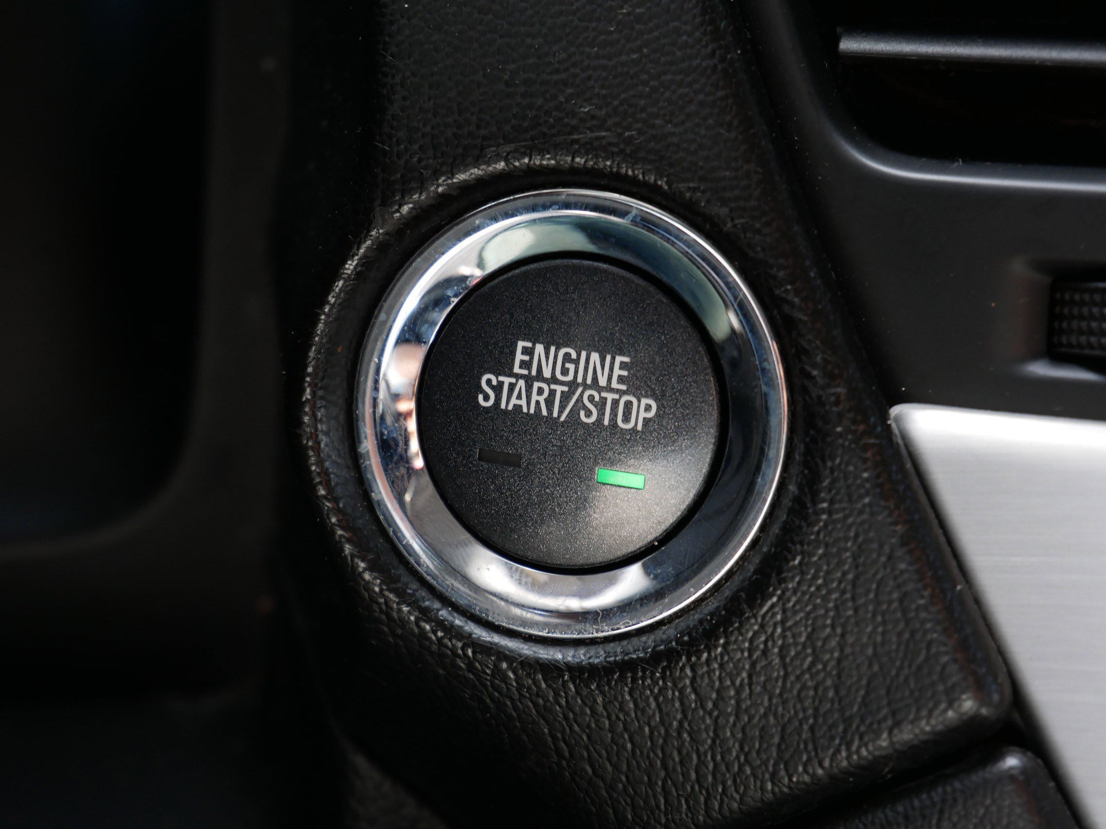 Used 2015 Onyx Black GMC SLT image 31
