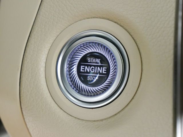 Certified Used 2022  Mercedes-Benz GLC 300 image 27