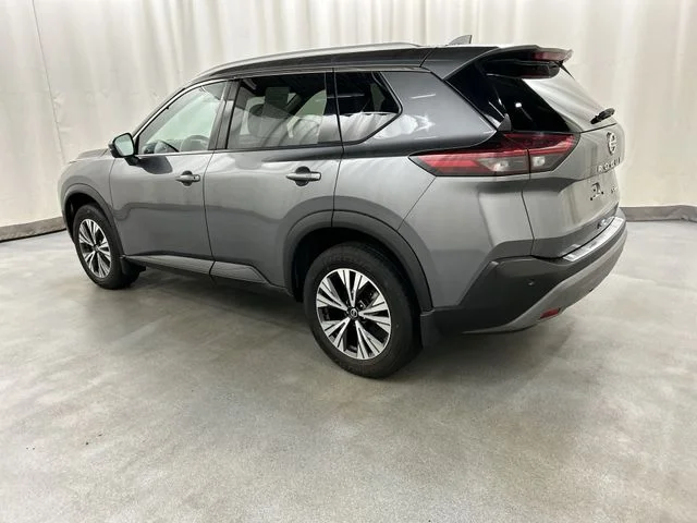 Used 2021 Gray Nissan SV image 3