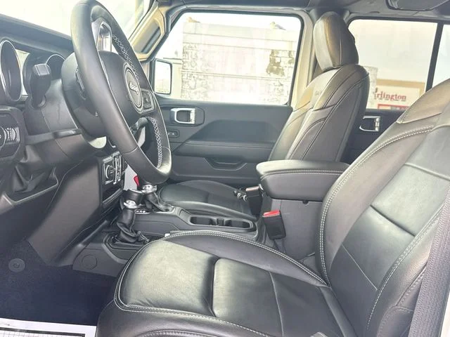 Used 2022 White Jeep Unlimited Sahara image 11