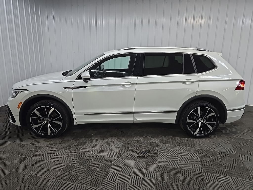 Used 2024 White Volkswagen 2.0T SEL R-Line image 5