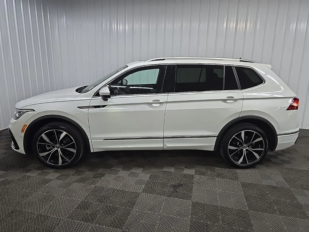 Used 2024 White Volkswagen 2.0T SEL R-Line image 5