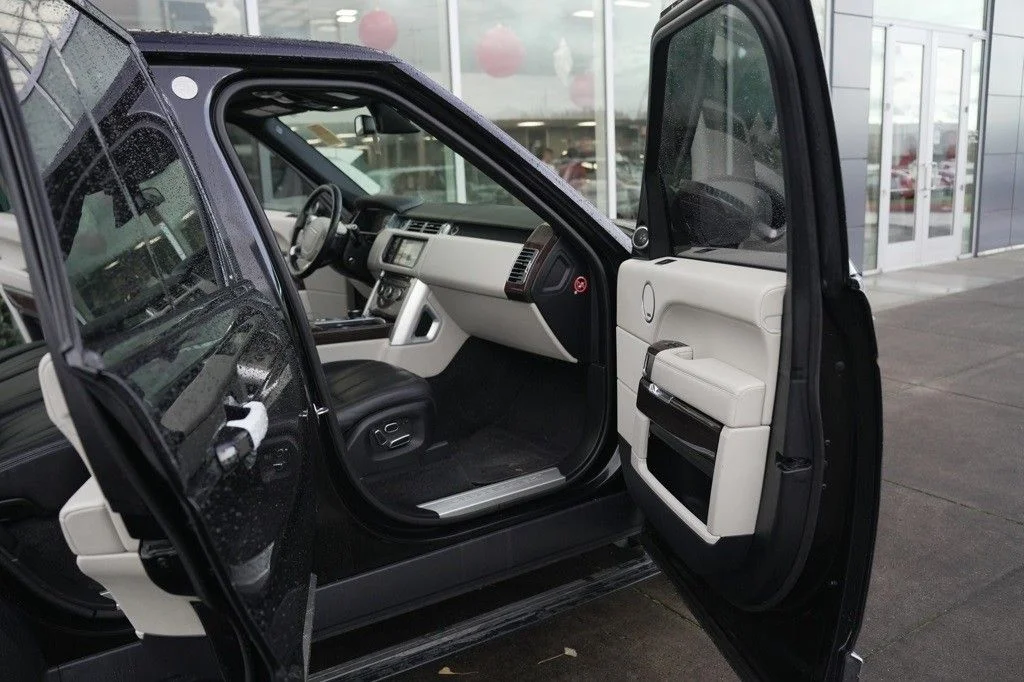 Used 2015 Black Land Rover 5.0L V8 Supercharged image 24