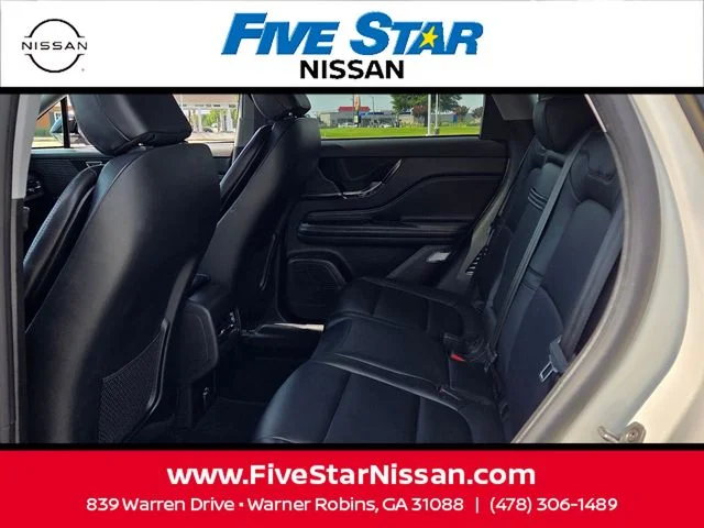 Used 2022 White Lincoln Standard image 6
