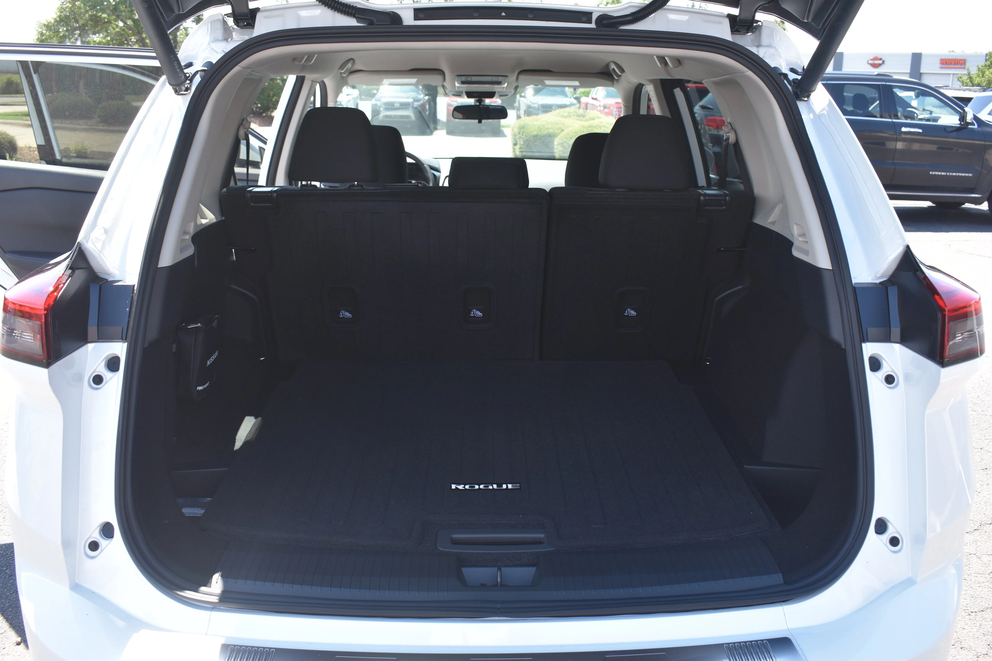 New 2026 Everest White Pearl Tricoat Nissan SV image 16