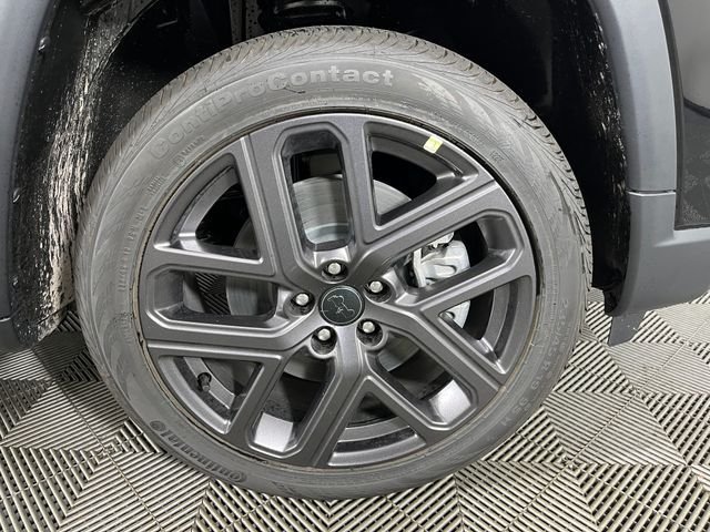 New 2026 Diamond Black Crystal Pearl-Coat Exterior Paint Jeep Limited image 5