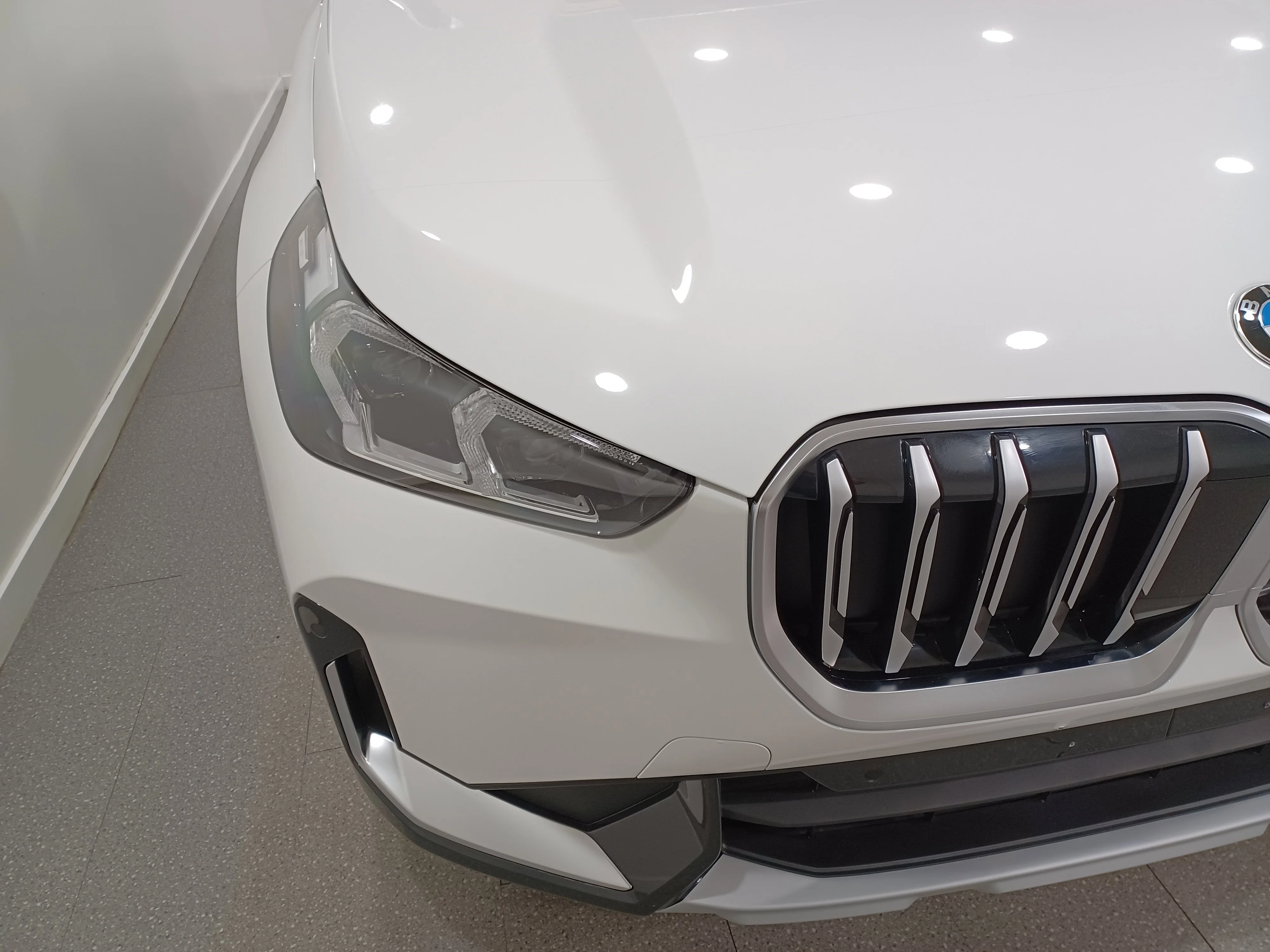 Certified Used 2023 Mineral White Metallic BMW xDrive28i*Nav | Htd Steering Wheel | Pano Roof | Htd Leather | Lane Keep Assist | Rain Sense Wipers image 4